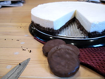 Vanilla Cheesecake with Thin Mint Crust