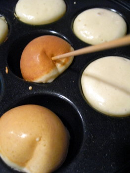 How to turn aebleskiver
