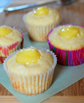 Lemon Cupcakes Filled with Lemon Curd