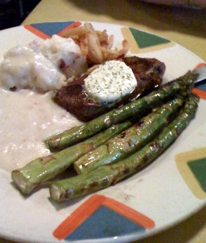 Bistro Steak with Mashed Potatoes