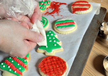 Decorating cutout christmas cookies
