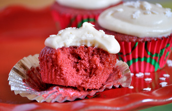 Eggnog Red Velvet Cupcakes, innards