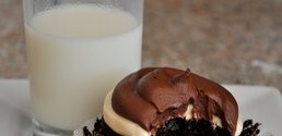 Peanut Butter Cup Chocolate Cupcakes