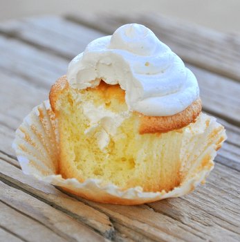 Twinkie Cupcake, cream filling
