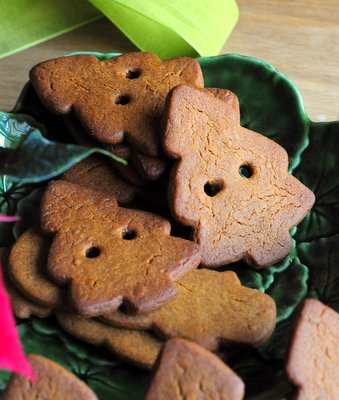 Gingerbread Cookies for a Garland