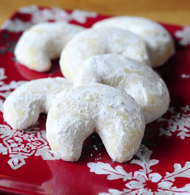 Vanilla Almond Crescent Cookies