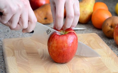 Slicing an apple, knife skills