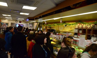 The line inside Carlo's Bakery