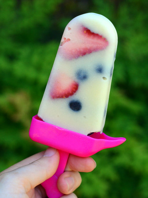 Red White and Blue Berry Pudding Pops
