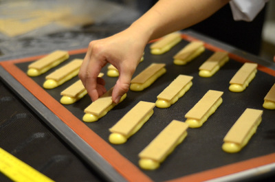Crunchy Topping for Eclairs at The Pastry School