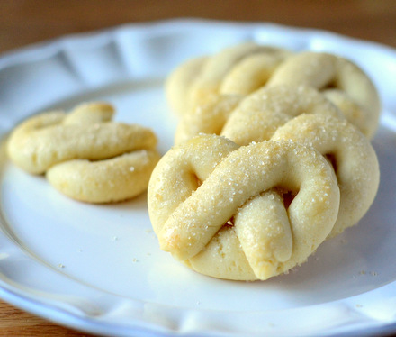 Vanilla Pretzel Butter Cookies