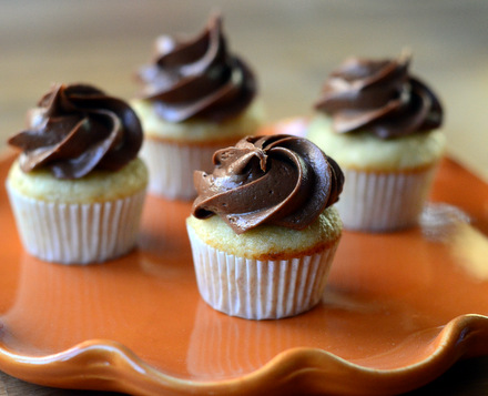 Mini Banana Cupcakes with Chocolate Peanut Butter Ganache Frosting