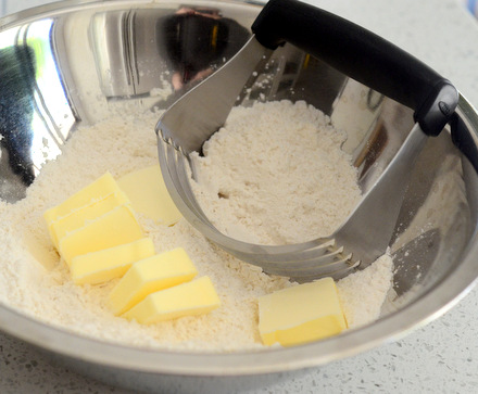 How to Use A Pastry Blender