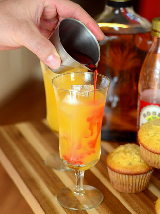 How to Make a Tequila Sunrise Cocktail