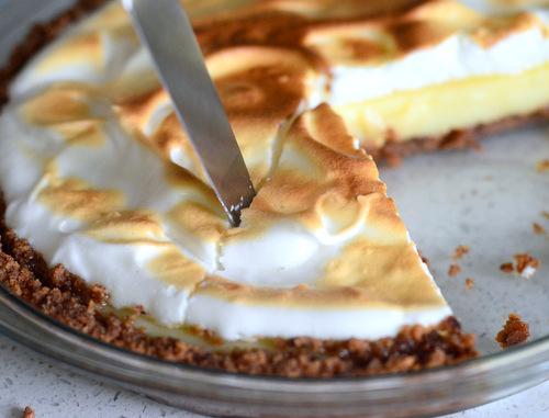 How to Neatly Cut a Meringue Pie