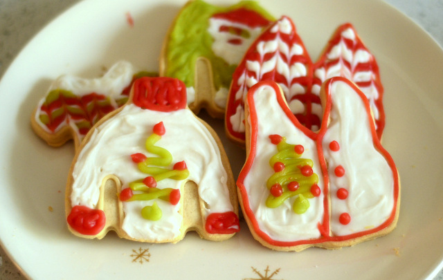 Trader Joe's Ugly Sweater Cookie Kit, reviewed