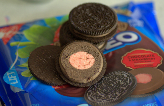Chocolate Covered Strawberry Oreos, reviewed