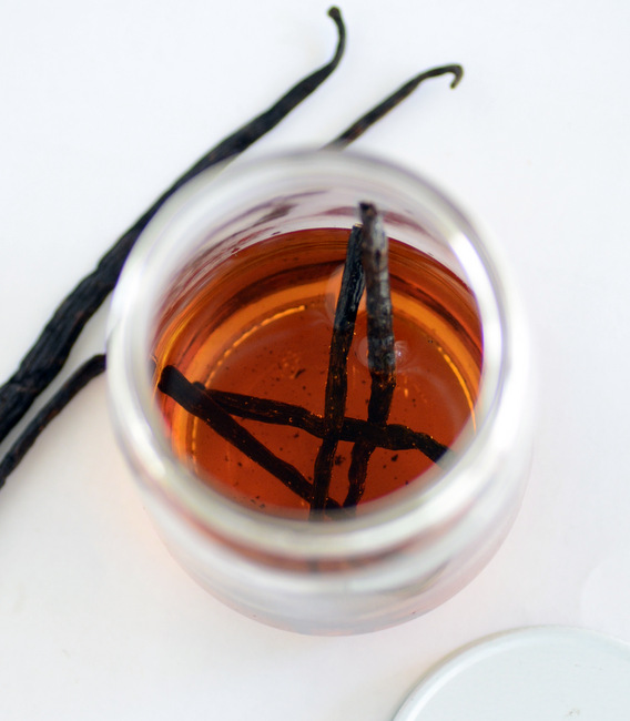 How to Make Vanilla Extract at Home