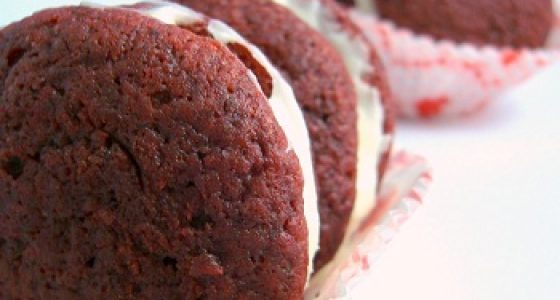 Red Velvet Cake Whoopie Pies with Cream Cheese Filling