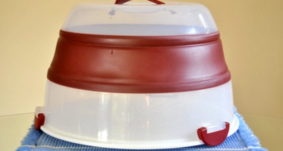 Progressive International Collapsible Cake Carrier, reviewed