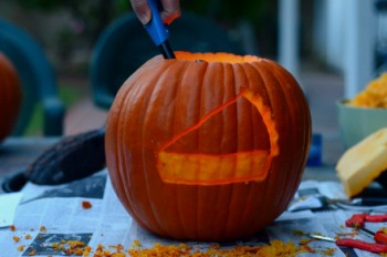 How to Carve a Pumpkin Pie Pumpkin - Baking Bites