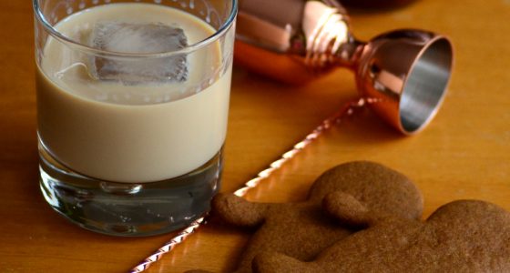 Gingerbread Cookies n’ Cream, a Holiday Cocktail
