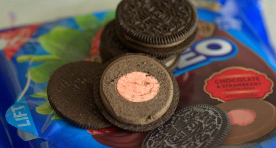 Chocolate Covered Strawberry Oreos, reviewed
